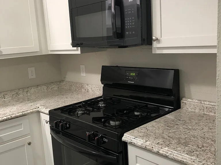 Yukon Heights Apartments — Photo 66