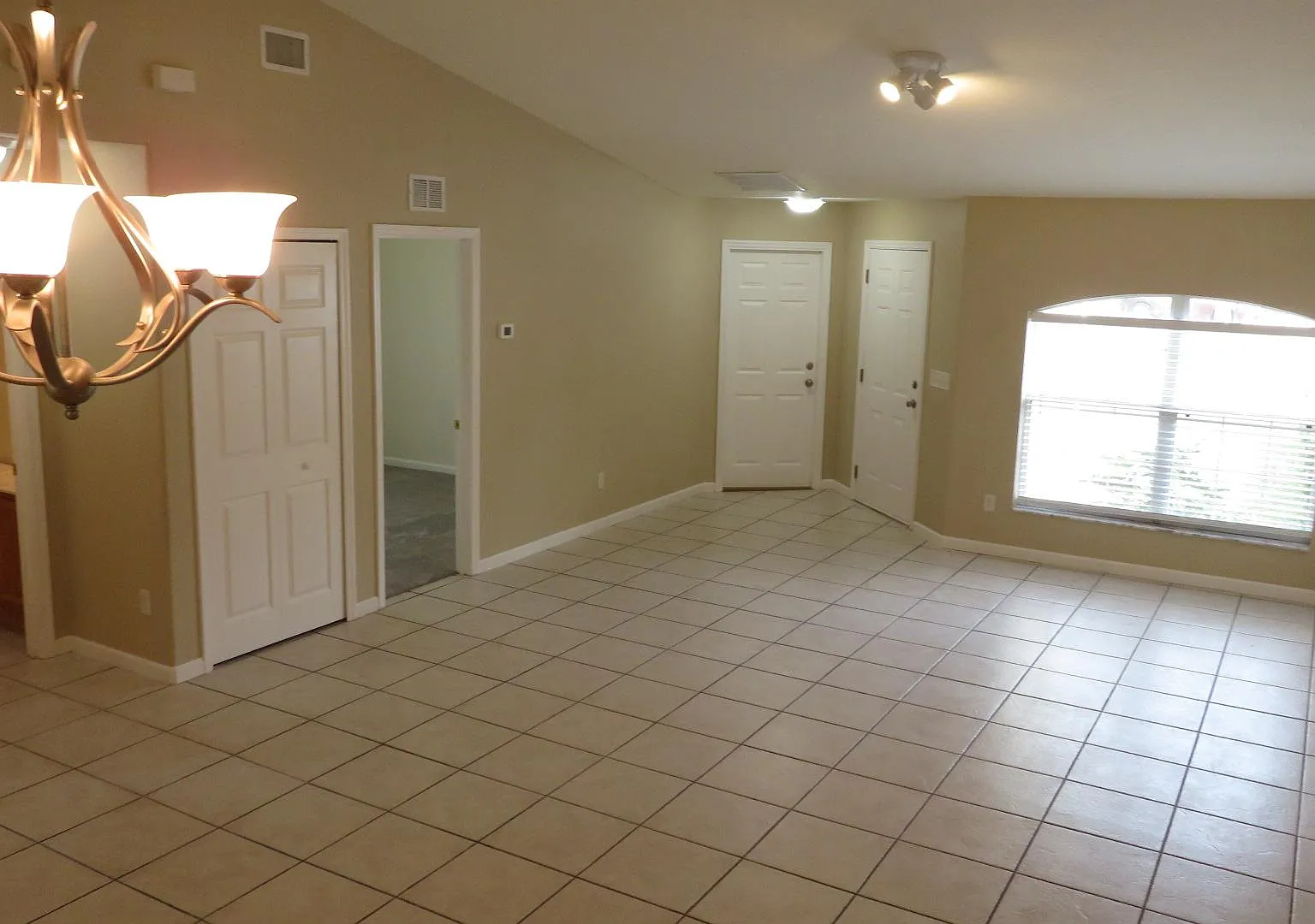3 bed, 1260 sqft, $1,675 — Photo 3