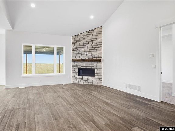 4th image of 2540 Bleu Cir