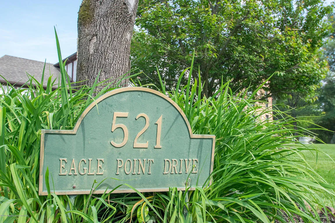 521 Eagle Point Dr photo 1