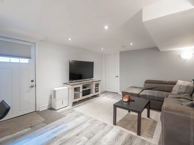 39 Chartwell Rd #BASEMENT — Photo 10