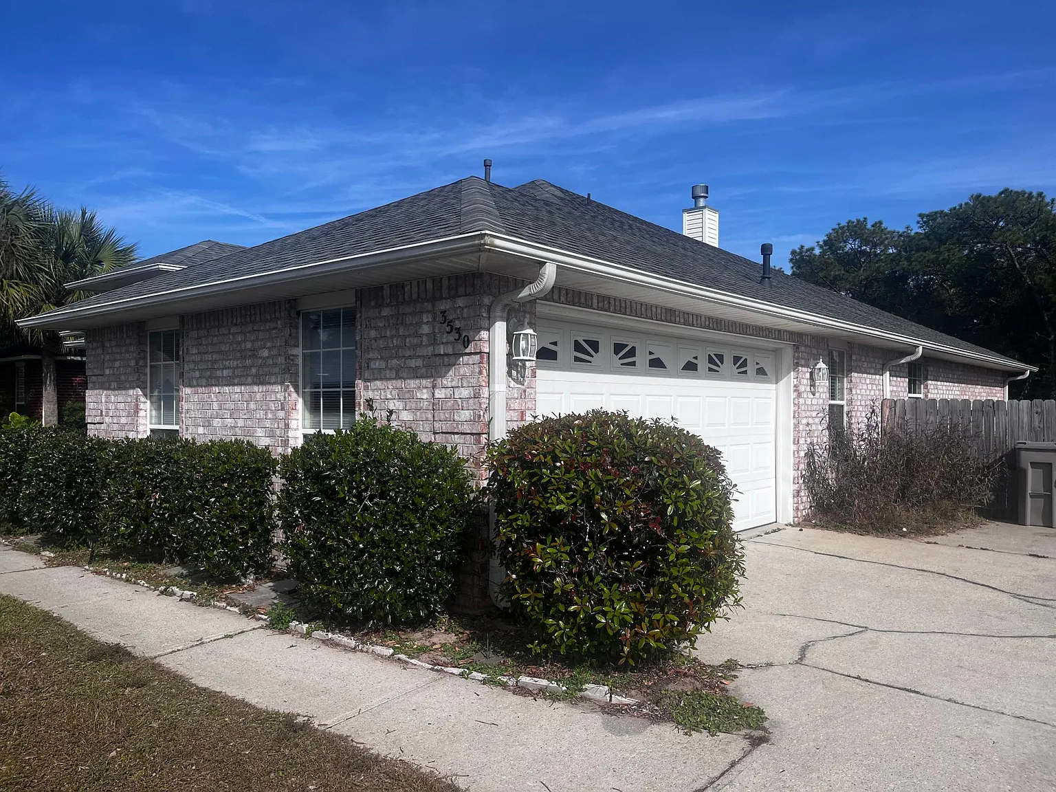 3 bed, 2417 sqft, $2,300 — Photo 2