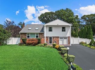 65 Dorchester Rd, Ronkonkoma, NY 11779