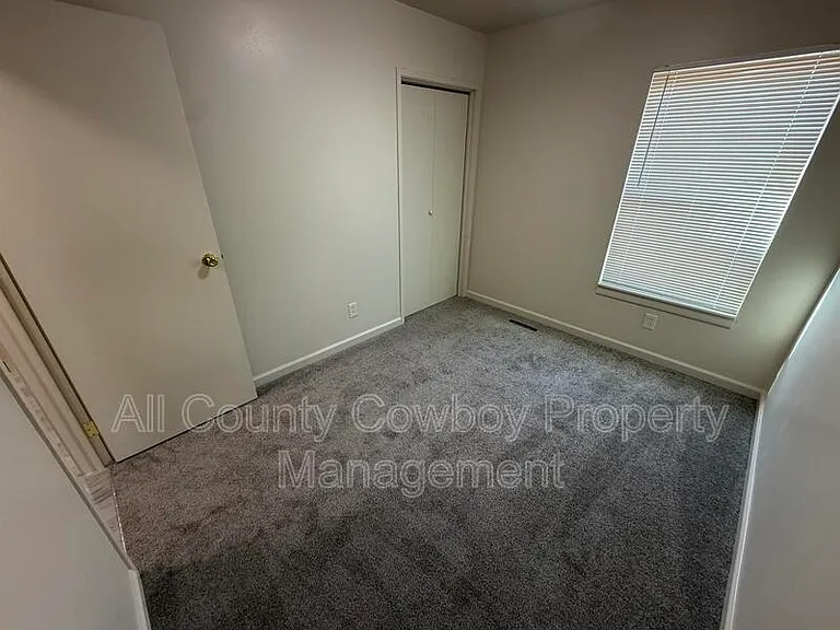 1145 W Leisher Rd — Photo 6