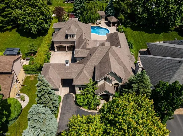 115 Rosemary Ln, Hamilton, ON L9G 2K4