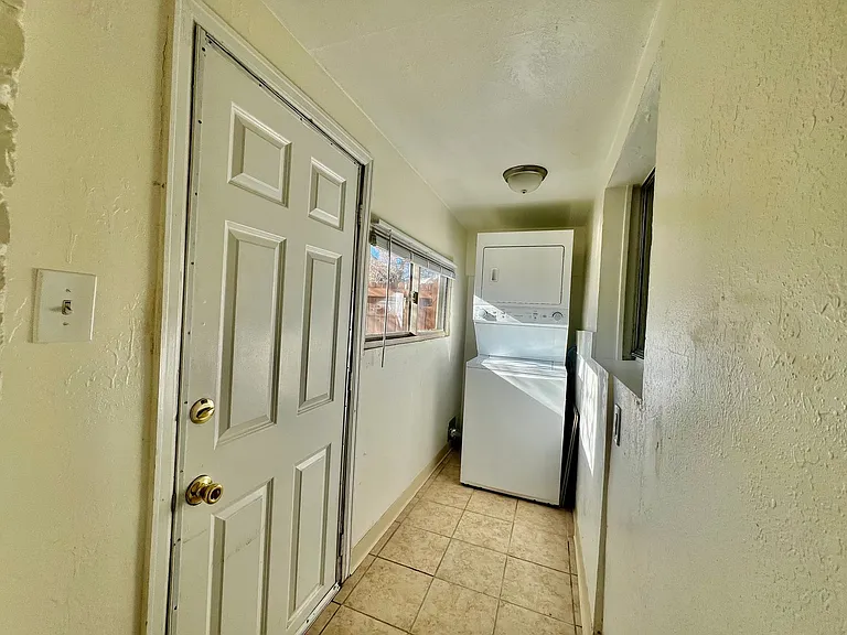 1728 E 37th Ave — Photo 14