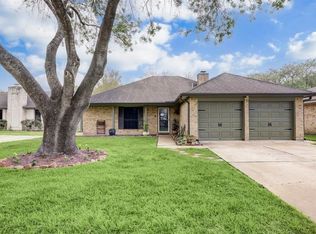 3723 Country Rd, Pasadena, TX 77505