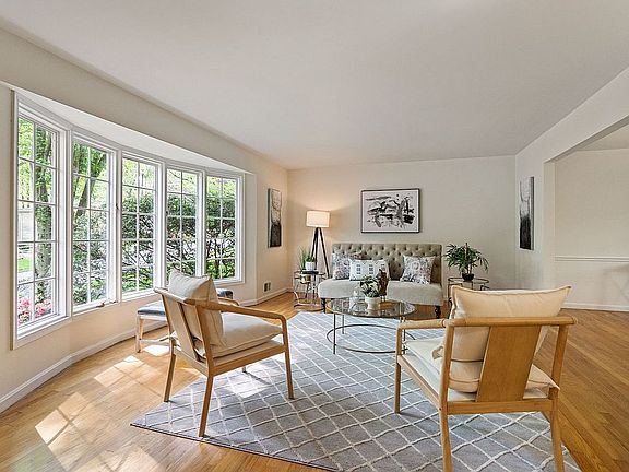 Living rm; large windows