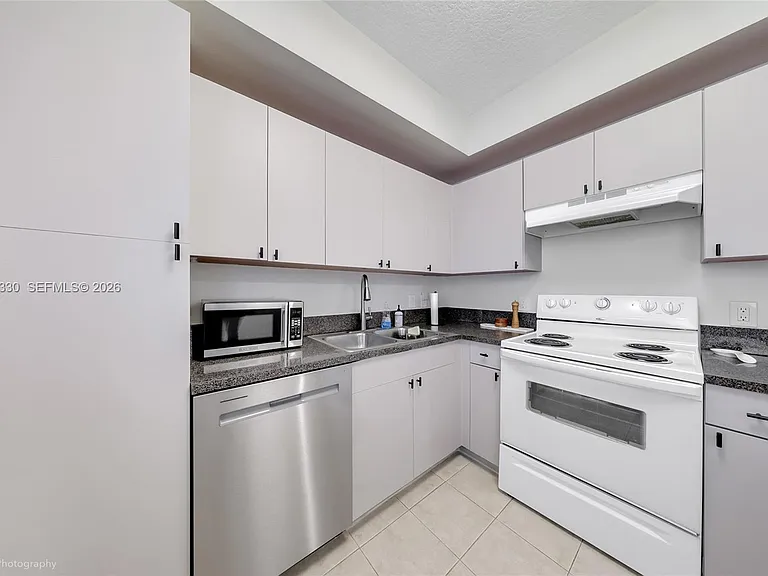 115 SW 11th St — Photo 7