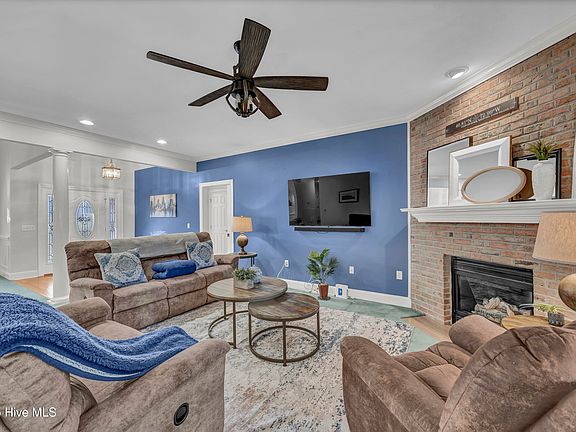 5th image of 709 Valley Brook Road