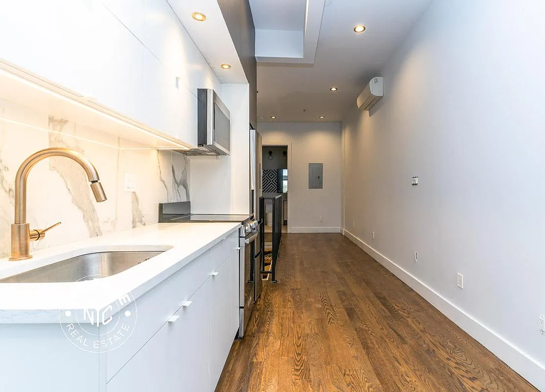 1337 Gates Avenue — Photo 2
