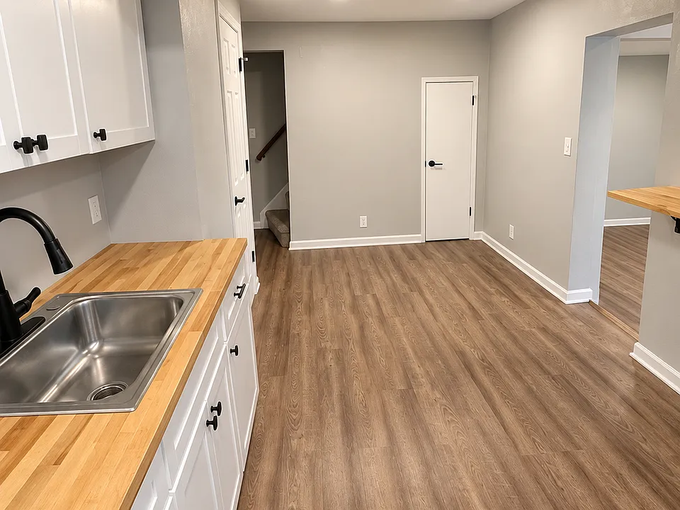 910 James St #2