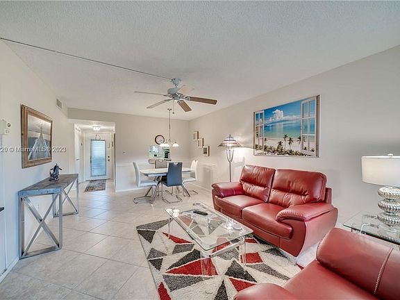 5th image of 3071 E Sunrise Lakes Dr #106