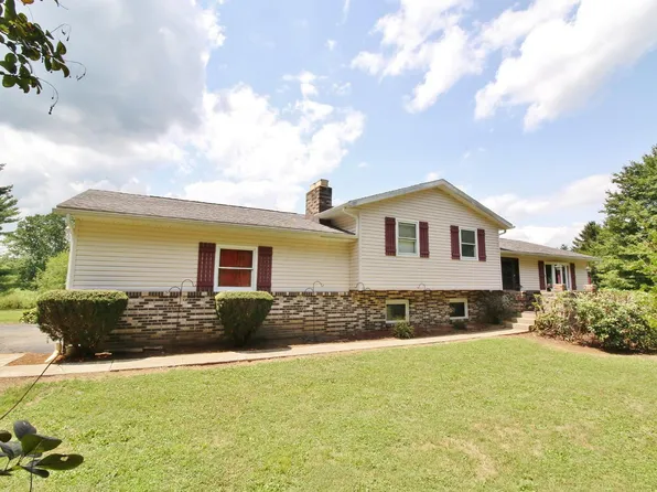 6495 Winter Wood Dr, Nashport, OH 43830