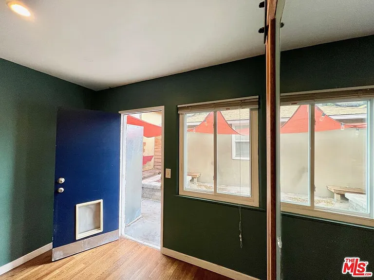 10006 Silverton Ave — Photo 9