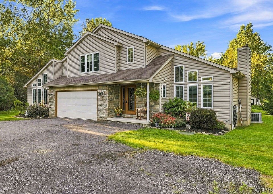 1st image of 360 Tonawanda Creek Rd