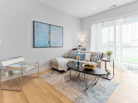 3rd image of 2048 N Wood St #2E