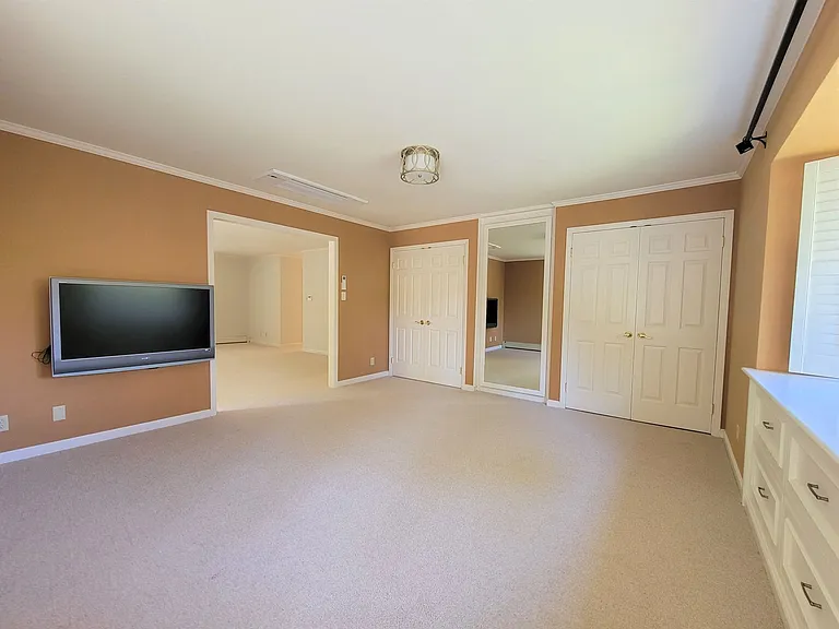 345 Selby Ln — Photo 13
