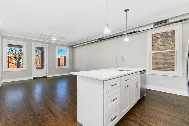 1st image of 3129 W Eastwood Ave #2