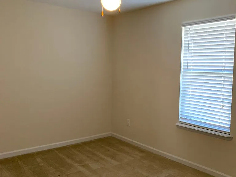 225 Taylor Cir — Photo 14
