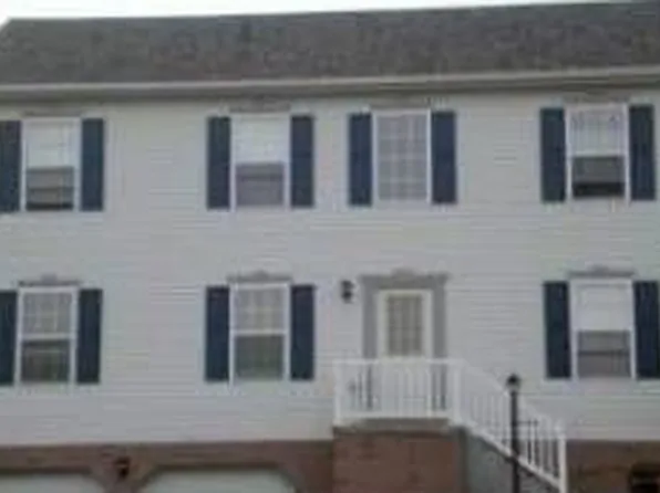 27 Giant Oak Dr, Baden, PA 15005