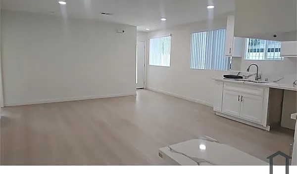 3 bed, 1200 sqft, $3,100 — Photo 4