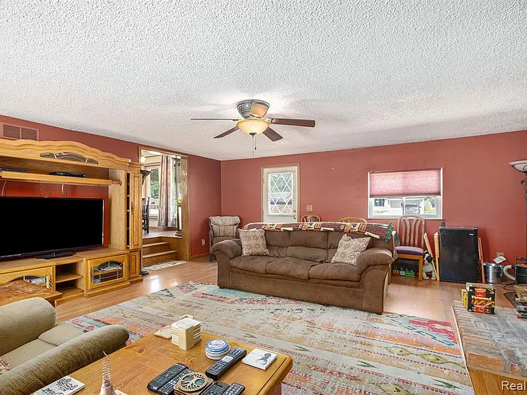 2752 Dashwood Dr — Photo 10