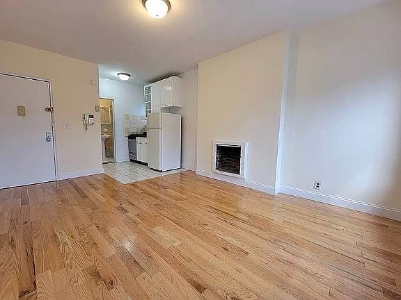 2nd image of 309 E 37th St #5V