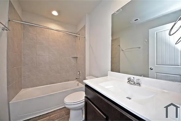 4 bed, 2120 sqft, $2,650 — Photo 4