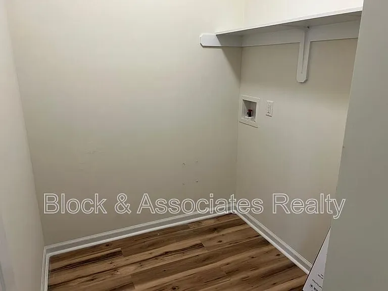 302 Edward Ct — Photo 7