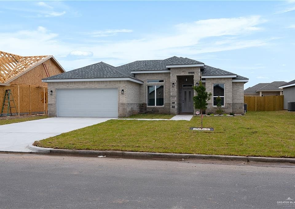 1st image of 207 Brooks Cir