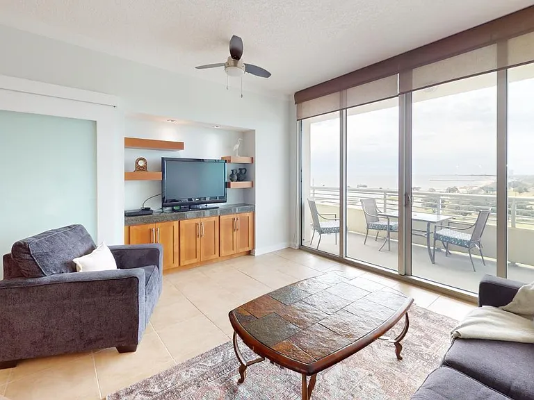 2060 Beach Blvd #701 — Photo 4