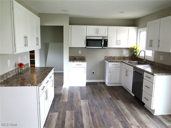 3rd image of 2306 Lincoln Dr