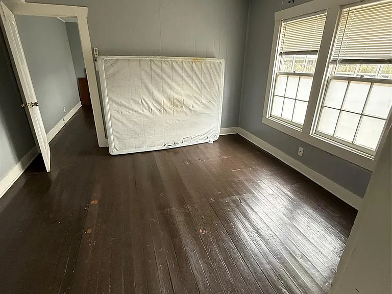 911 Harvard St #1-unit 1 — Photo 3