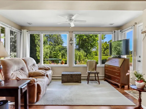 348 County Road B #2, Fontana, WI 53125