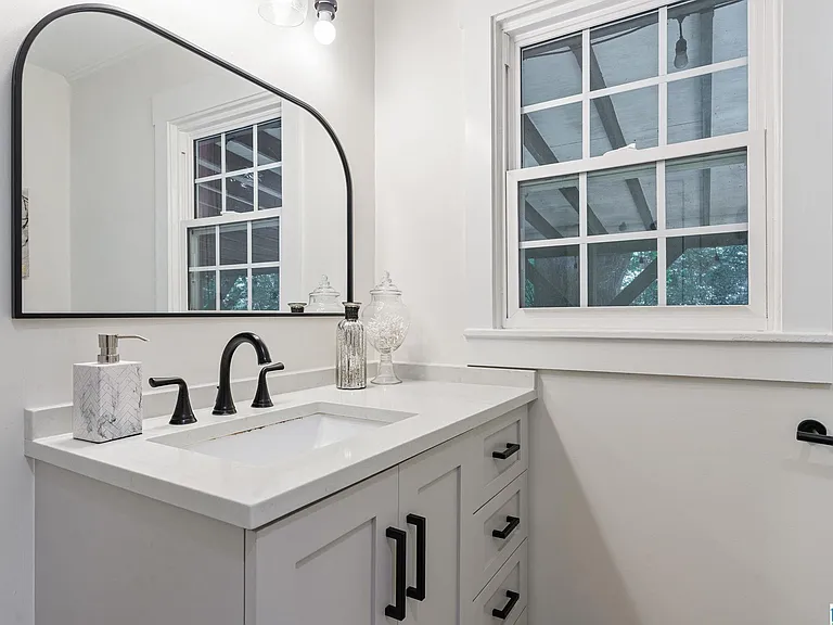 601 Grove St — Photo 17