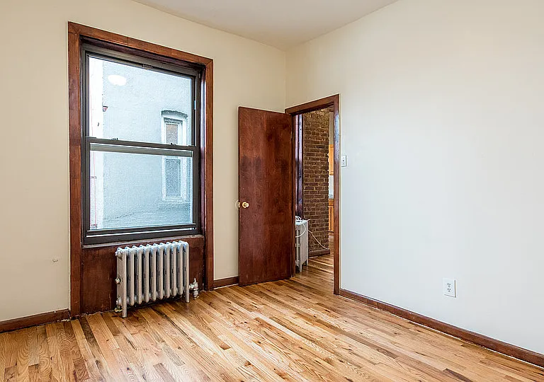 206 Scholes St #13 — Photo 3