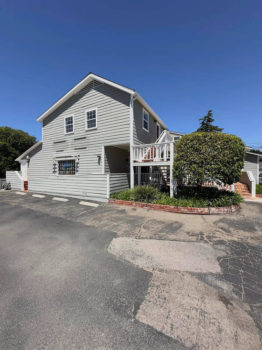 Building Photo - 25 Carlo Dr #D