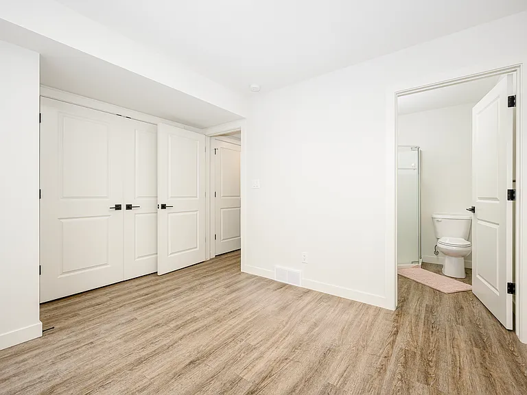 1034 A Clarence Ave — Photo 19