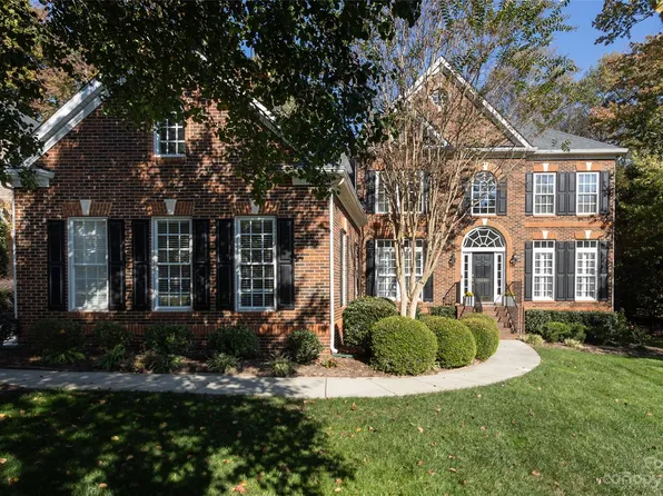 10226 Hazelview Dr, Charlotte, NC 28277
