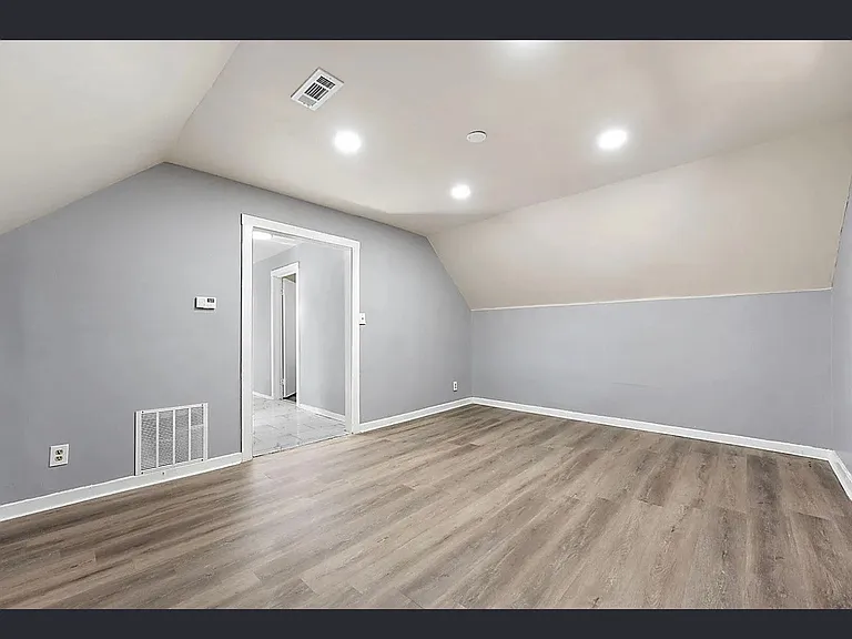 3906 Catalpa St #3 — Photo 3