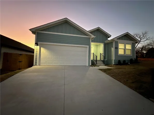 105 NW Granny Smith St, Gentry, AR 72734