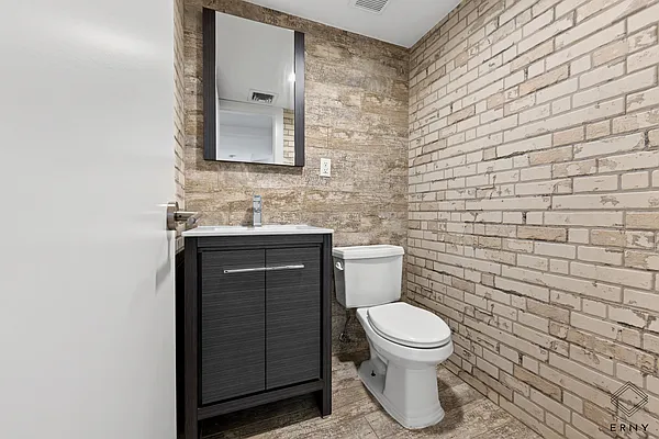 Rented by ERNY LLC | media 31
