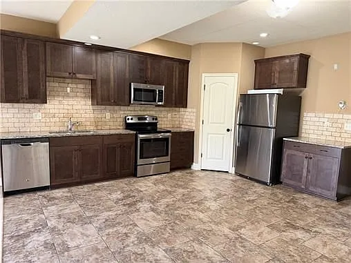 3 bed, 3.0 bath, 4147 sqft, $1,795 — Photo 2