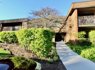 10 Old Oak Dr APT 103, Buffalo Grove, IL 60089