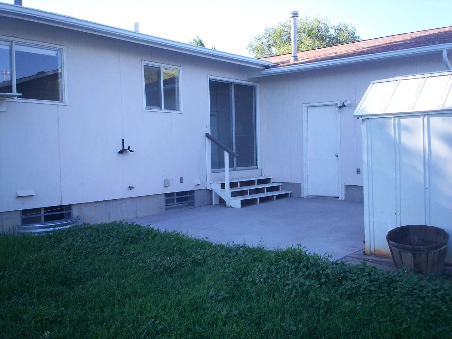 West-End 4 Bedroom Ranch House! — Photo 2