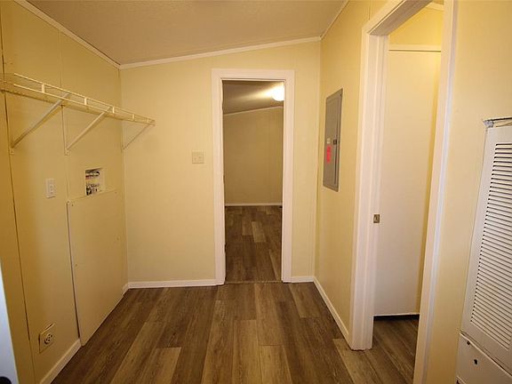 4th image of 2528 Baywood Dr