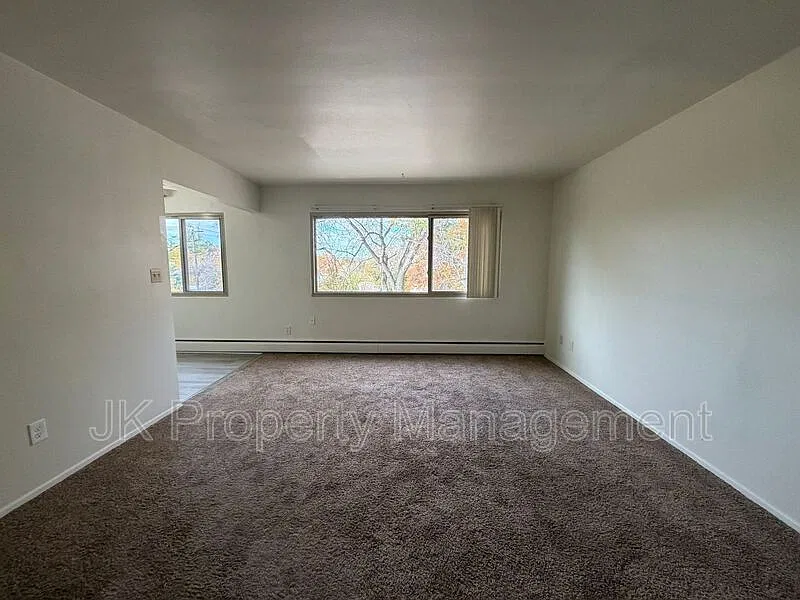 2 bed, 1.0 bath, $815 — Photo 4