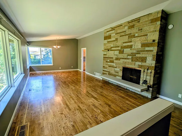 704 N 163rd St — Photo 3