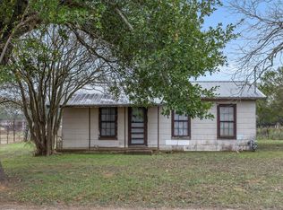 621 10th St, Lexington, TX 78947